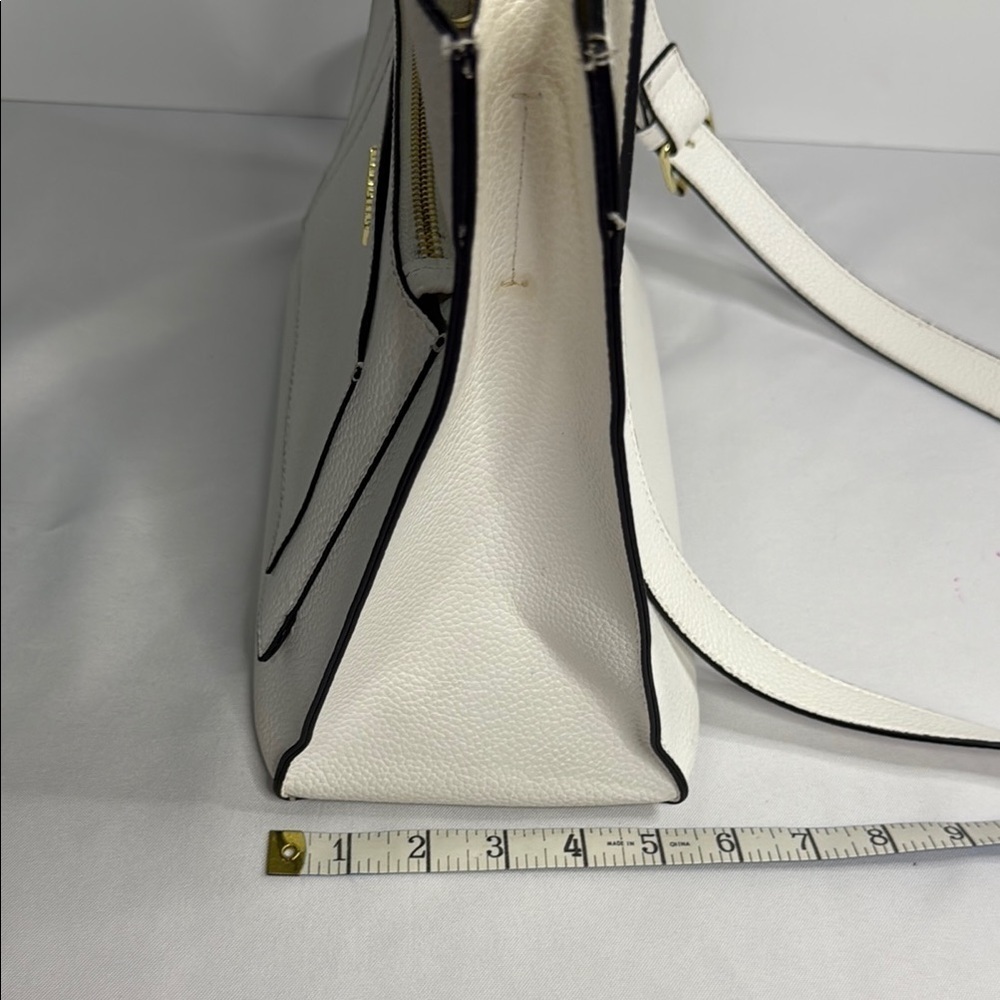Steve Madden Cream Crossbody Bag with Gold Details - Picture 5 of 8